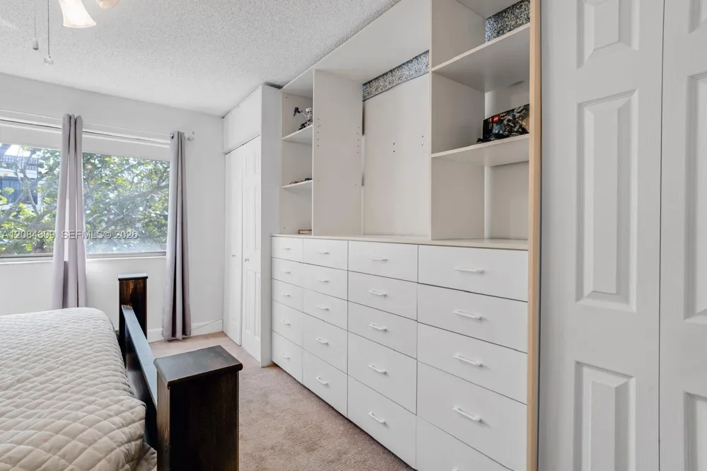 182 Lakeview Dr #204 Weston, FL 33326