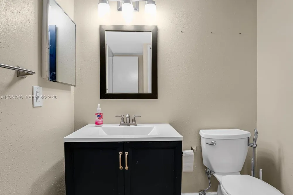 182 Lakeview Dr #204 Weston, FL 33326