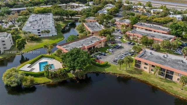 182 Lakeview Dr #204 Weston, FL 33326