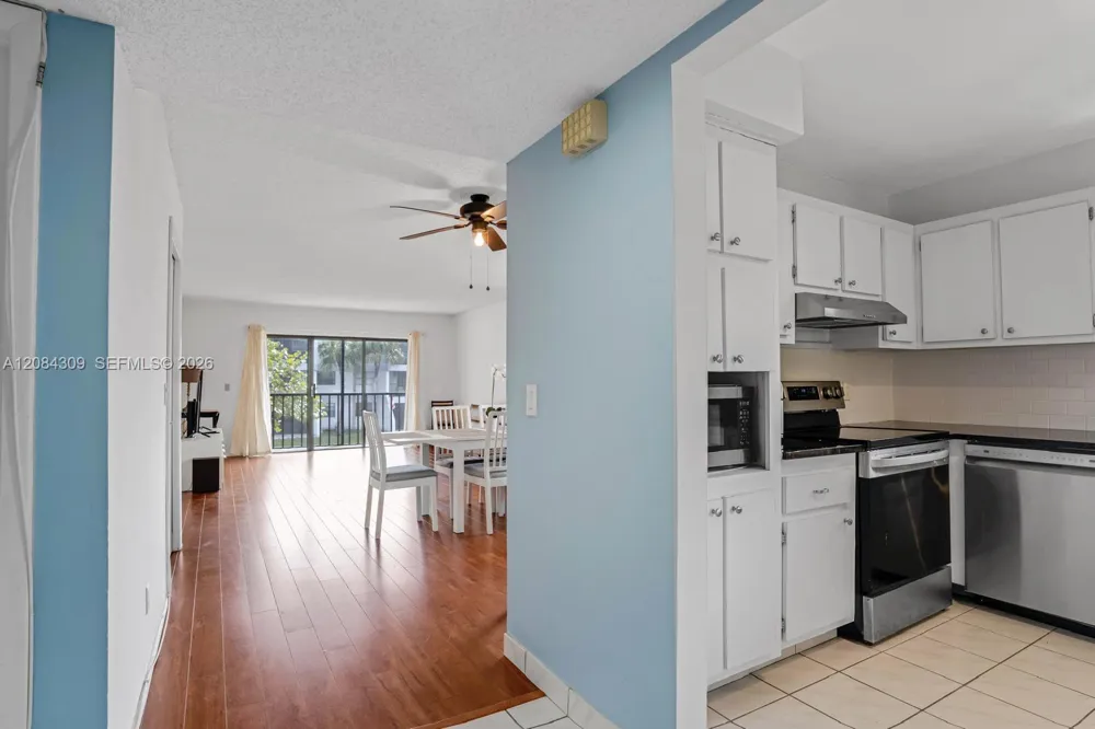 182 Lakeview Dr #204 Weston, FL 33326