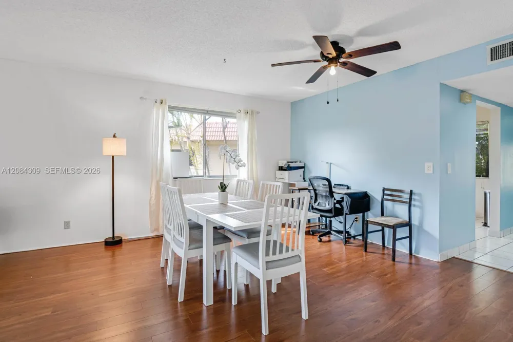 182 Lakeview Dr #204 Weston, FL 33326