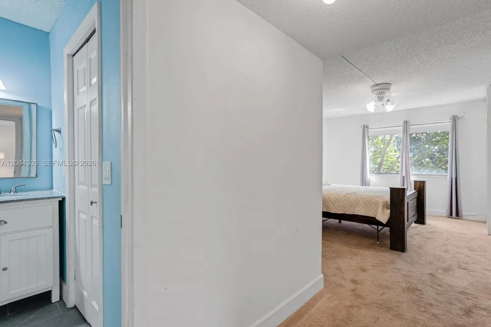 182 Lakeview Dr #204 Weston, FL 33326