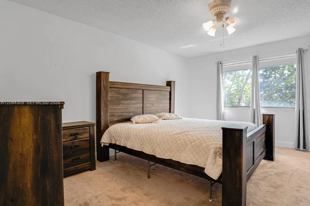 182 Lakeview Dr #204 Weston, FL 33326