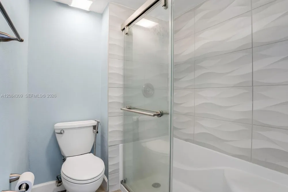 182 Lakeview Dr #204 Weston, FL 33326