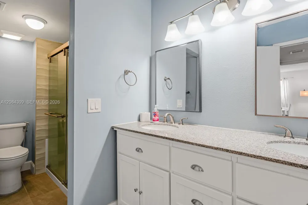 182 Lakeview Dr #204 Weston, FL 33326
