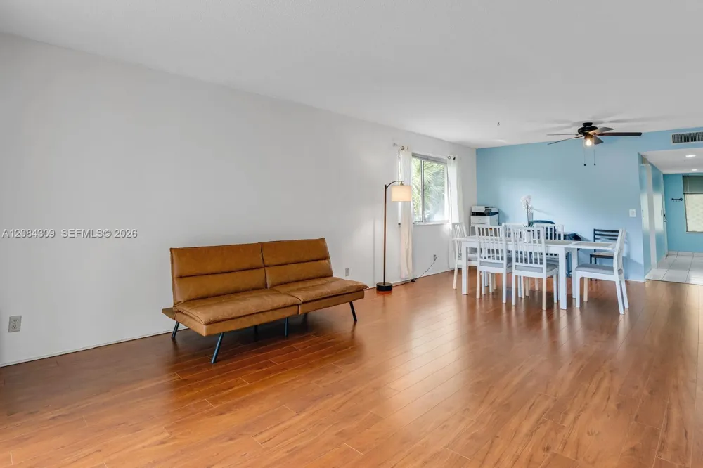 182 Lakeview Dr #204 Weston, FL 33326