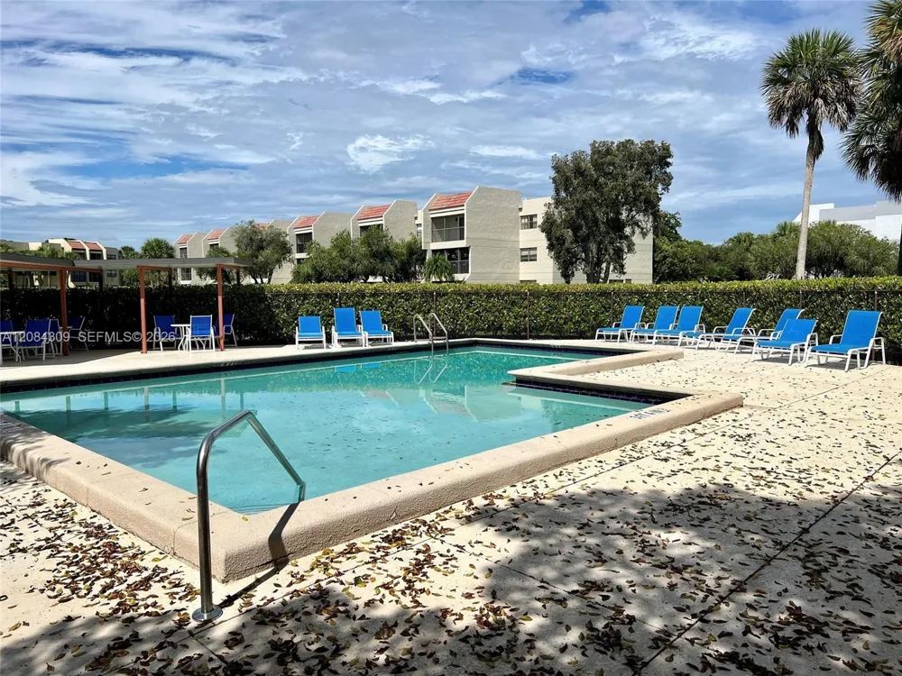 182 Lakeview Dr #204 Weston, FL 33326