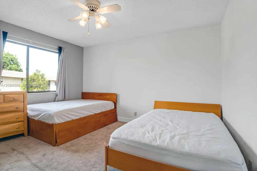 182 Lakeview Dr #204 Weston, FL 33326