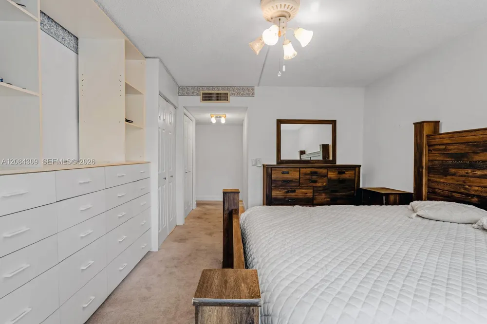 182 Lakeview Dr #204 Weston, FL 33326