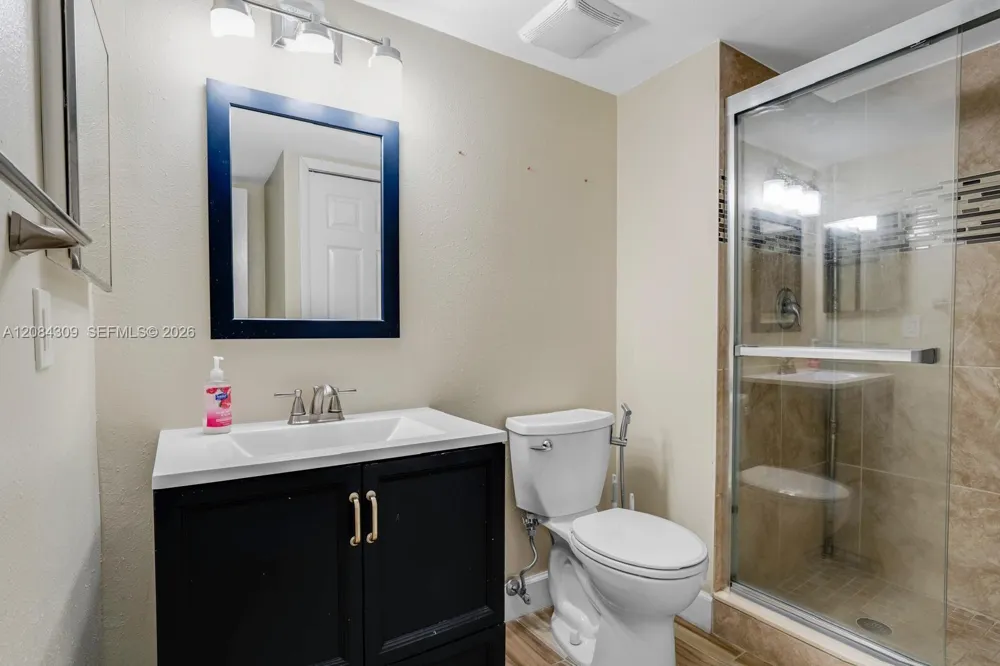 182 Lakeview Dr #204 Weston, FL 33326