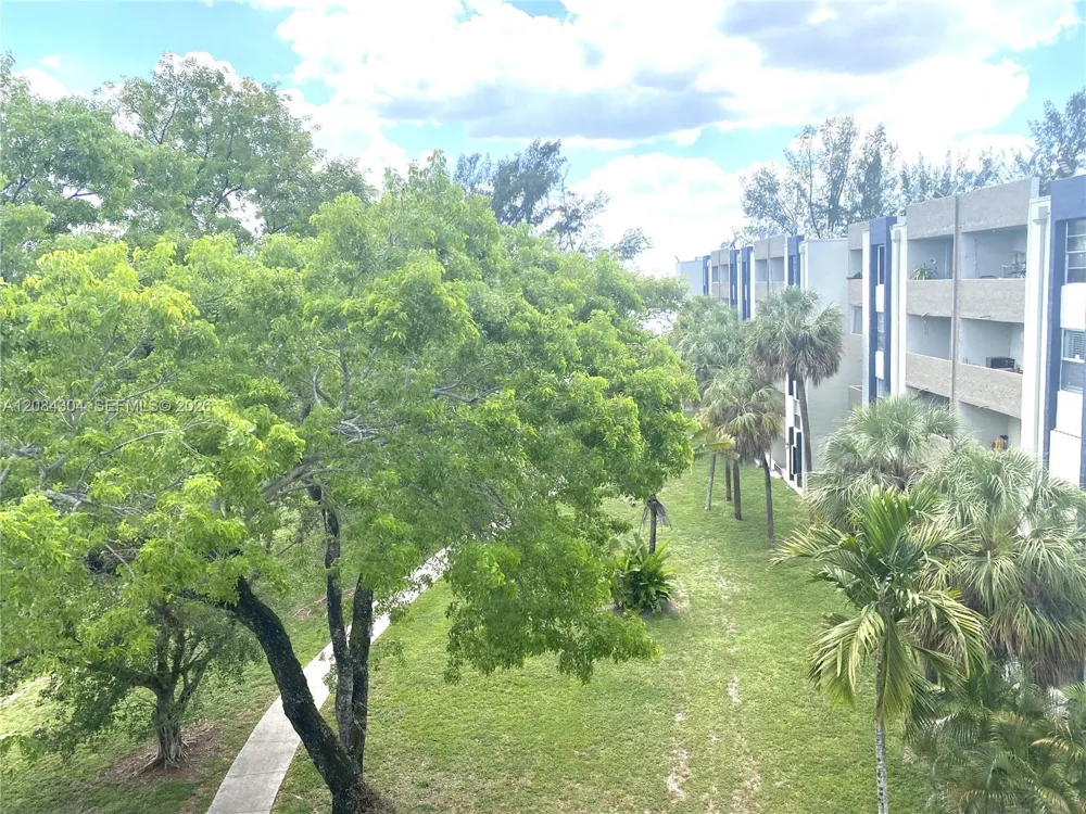 10000 NW 80 Ct #2537 Hialeah Gardens, FL 33016