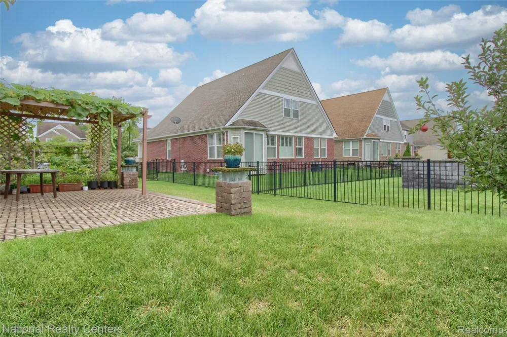 8063 Herald Drive Westland City, MI 48185