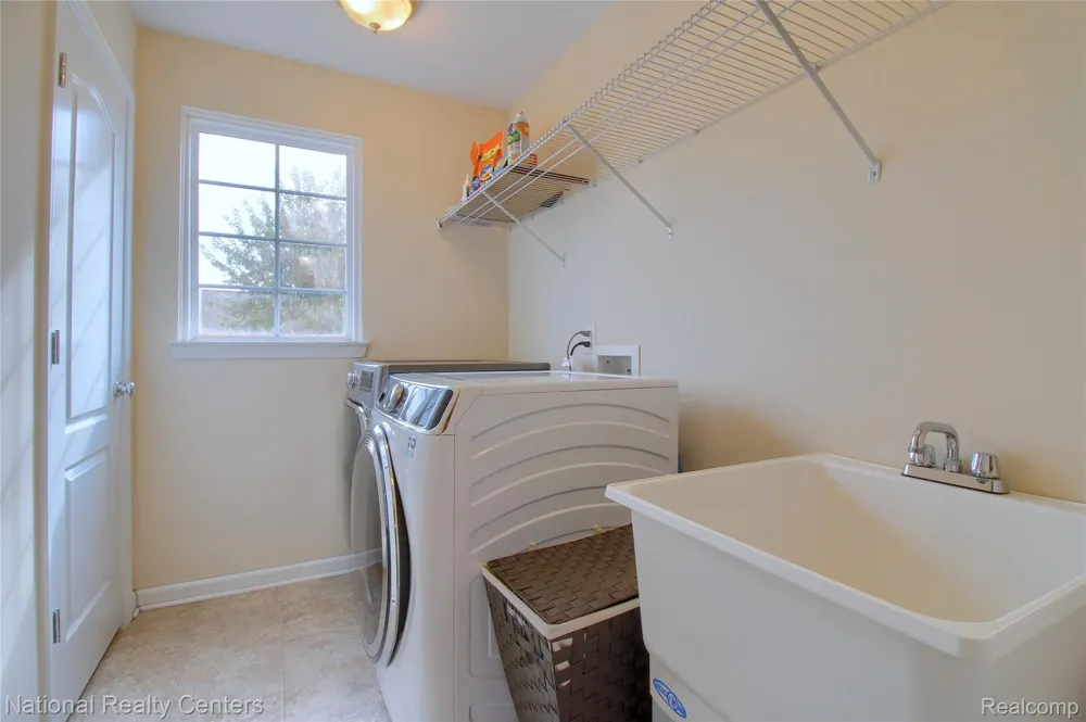 8063 Herald Drive Westland City, MI 48185