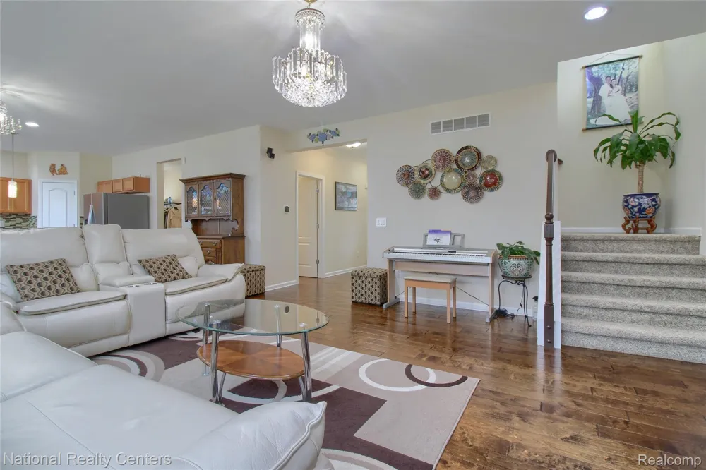 8063 Herald Drive Westland City, MI 48185