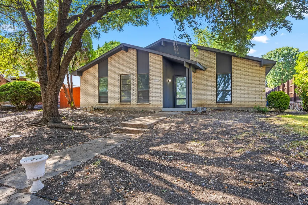 3314 Excalibur Circle Garland, TX 75044