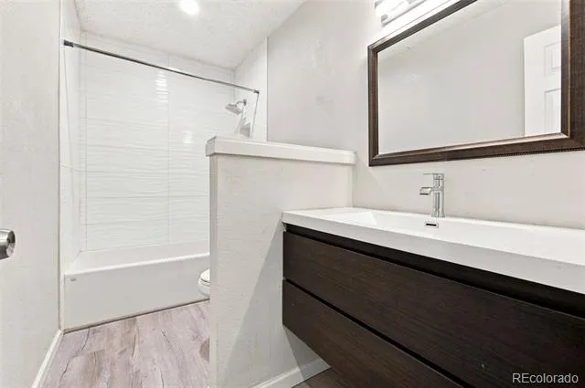 5770 E Warren Avenue #104 Denver, CO 80222