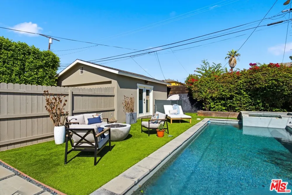 2640 S Hobart Boulevard Los Angeles, CA 90018
