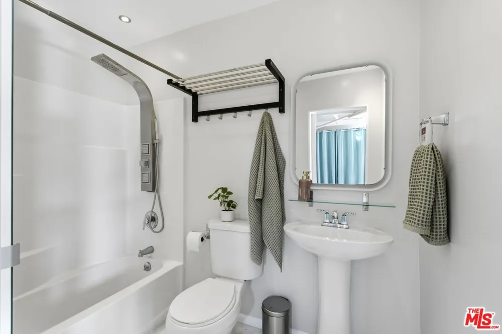 2640 S Hobart Boulevard Los Angeles, CA 90018