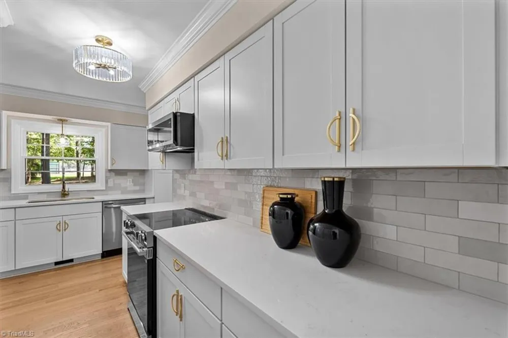 2621 W Woodlyn Way Greensboro, NC 27407