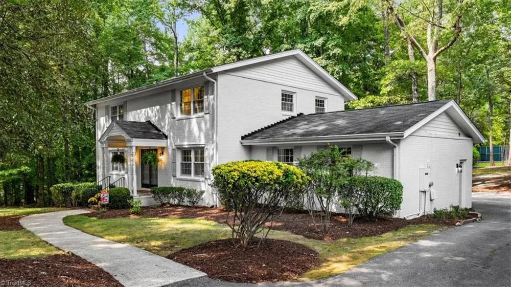 2621 W Woodlyn Way Greensboro, NC 27407