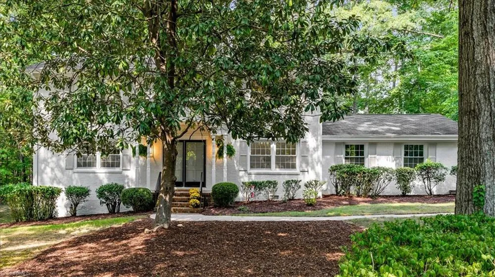 2621 W Woodlyn Way Greensboro, NC 27407