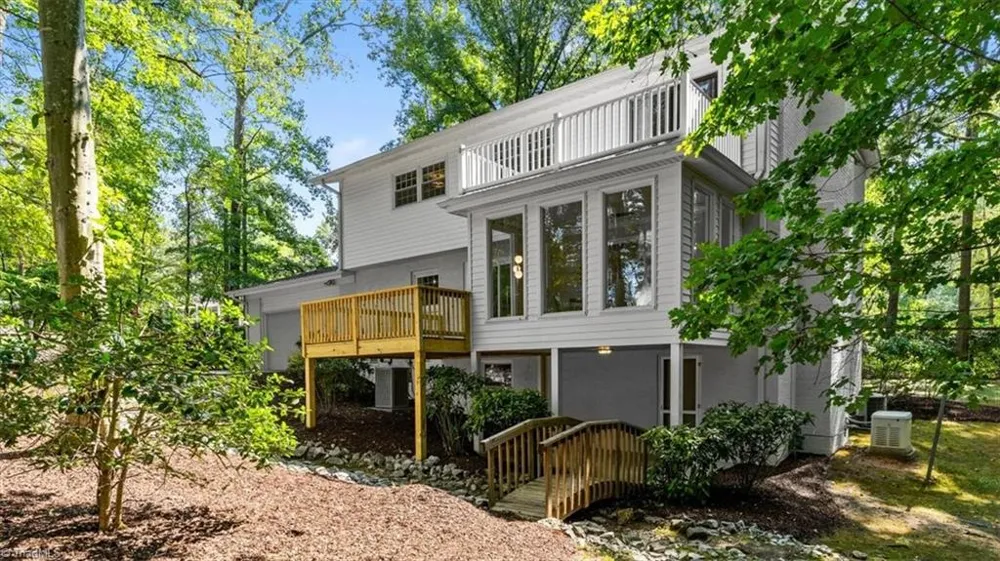 2621 W Woodlyn Way Greensboro, NC 27407
