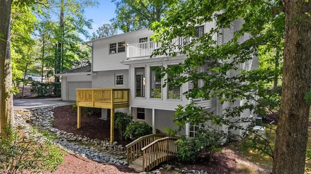 2621 W Woodlyn Way Greensboro, NC 27407