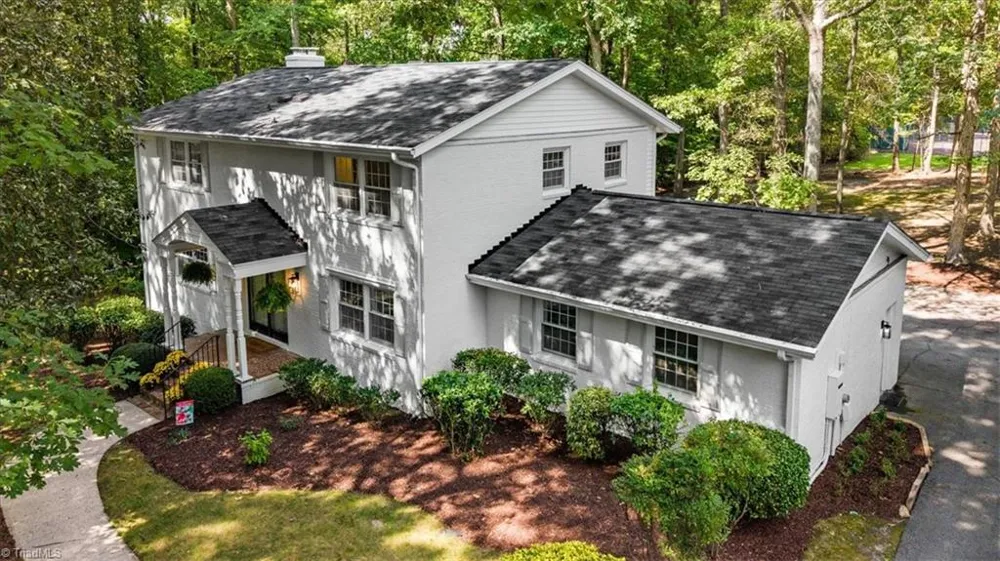 2621 W Woodlyn Way Greensboro, NC 27407