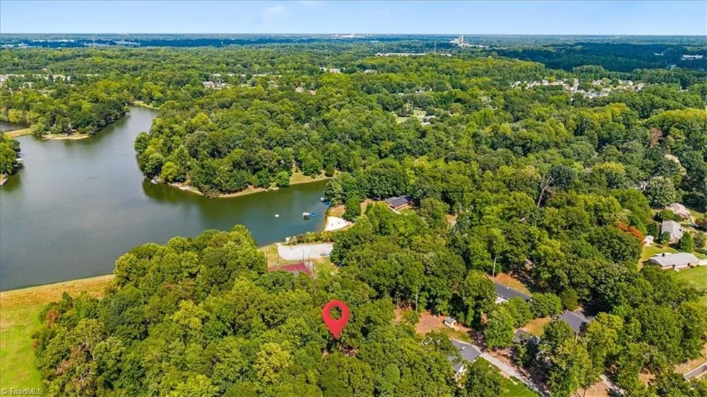 2621 W Woodlyn Way Greensboro, NC 27407