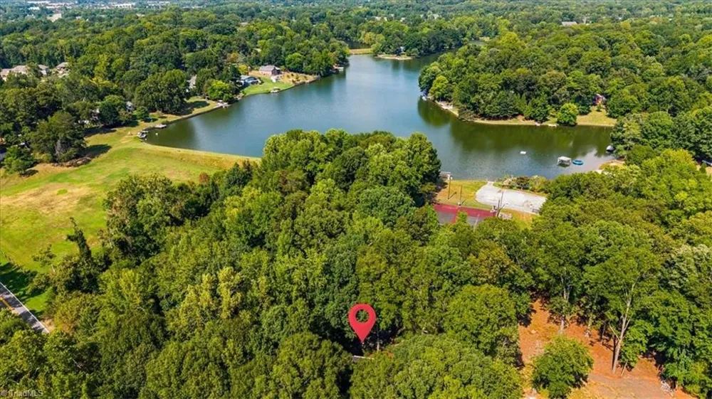 2621 W Woodlyn Way Greensboro, NC 27407