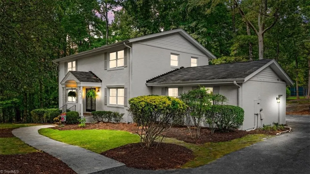 2621 W Woodlyn Way Greensboro, NC 27407
