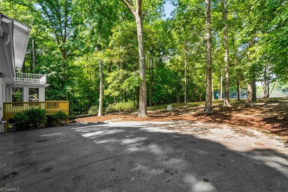 2621 W Woodlyn Way Greensboro, NC 27407