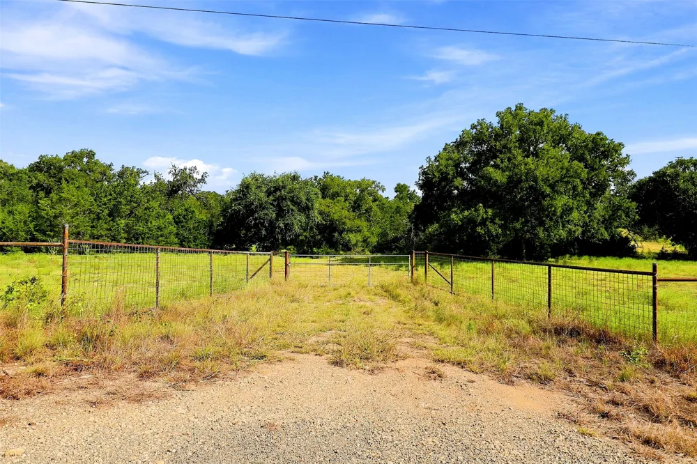 3560 County Road 236 Liberty Hill, TX 78642
