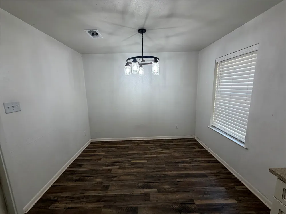 136 Jill Ann Drive Burleson, TX 76028