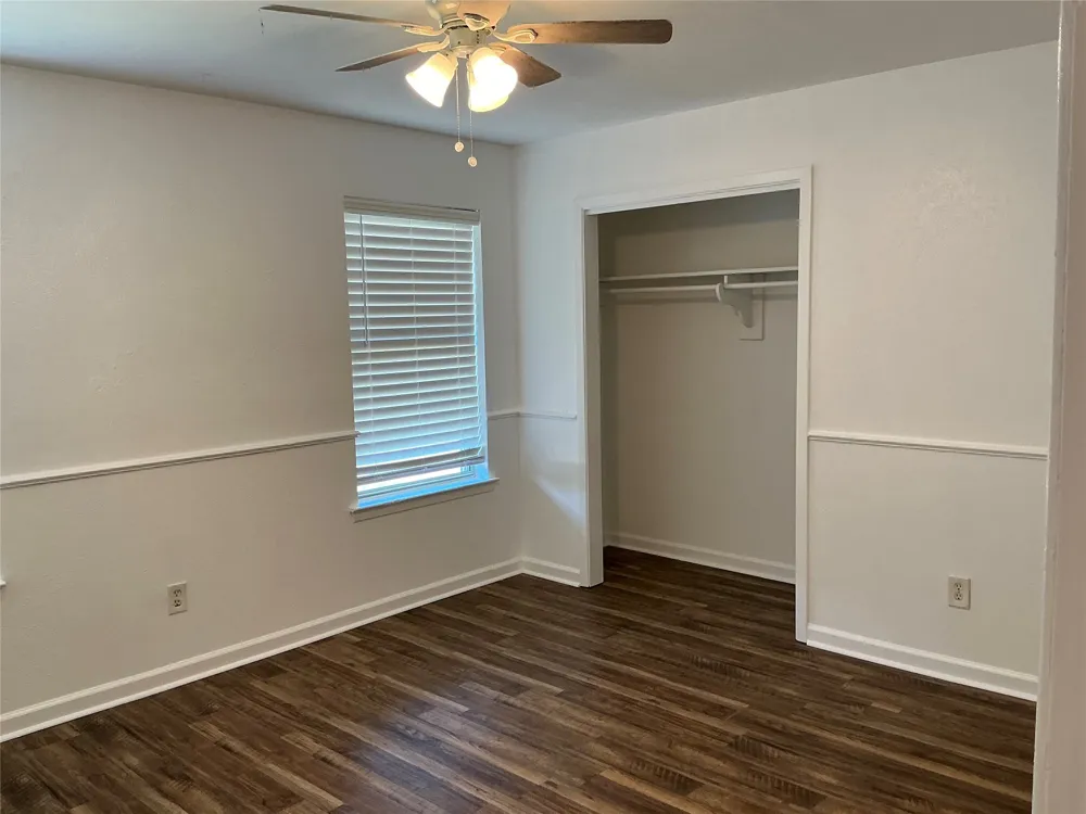 136 Jill Ann Drive Burleson, TX 76028