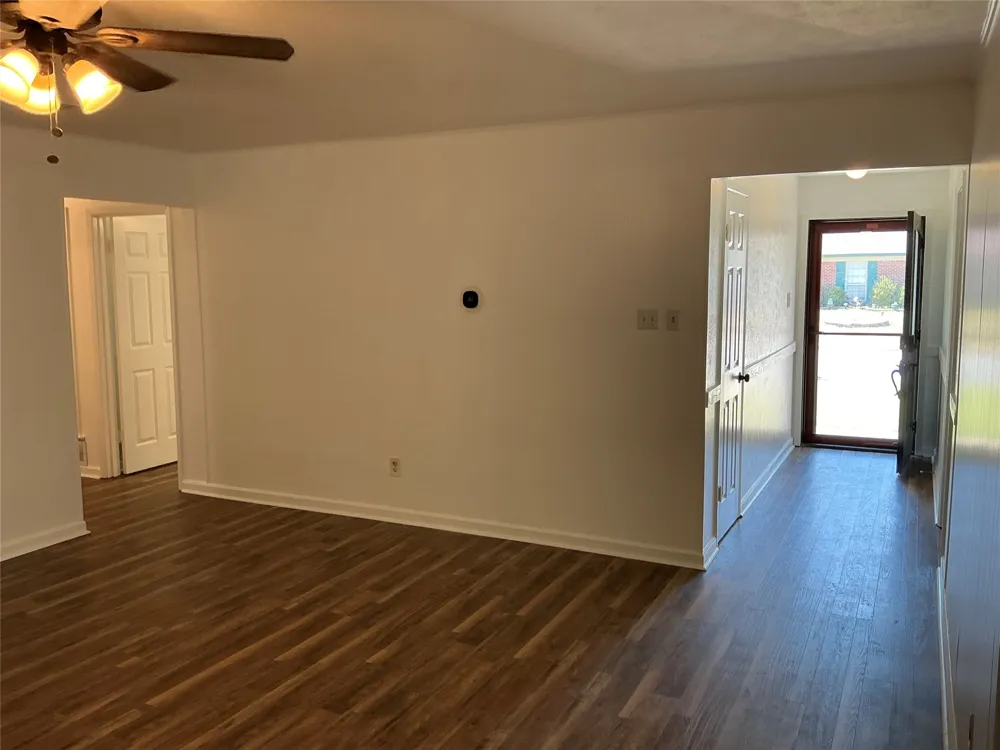 136 Jill Ann Drive Burleson, TX 76028