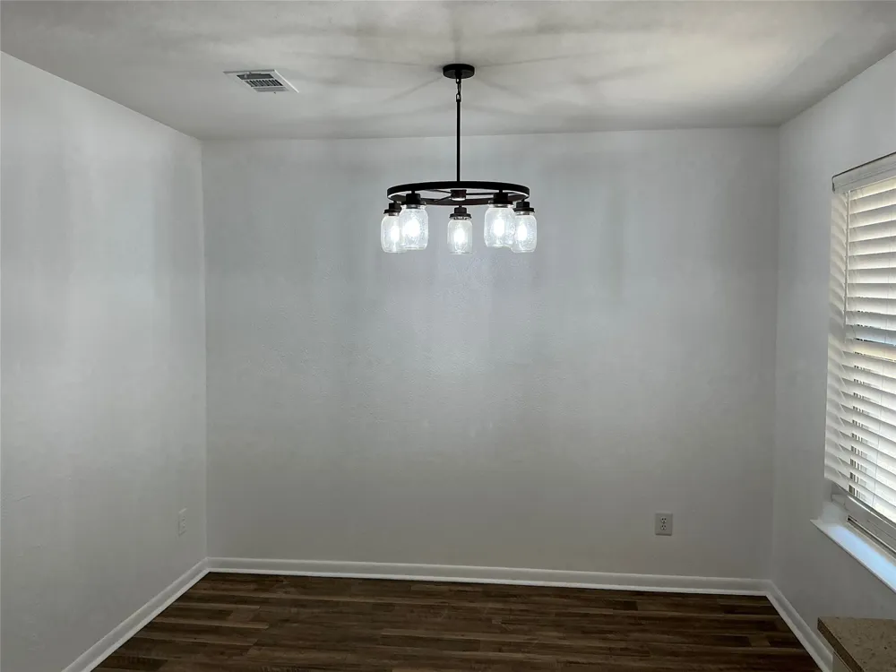 136 Jill Ann Drive Burleson, TX 76028