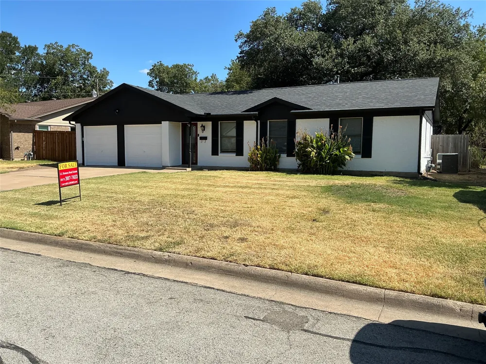 136 Jill Ann Drive Burleson, TX 76028