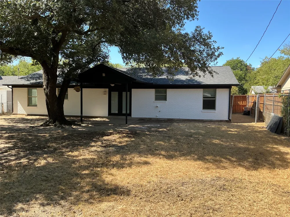 136 Jill Ann Drive Burleson, TX 76028