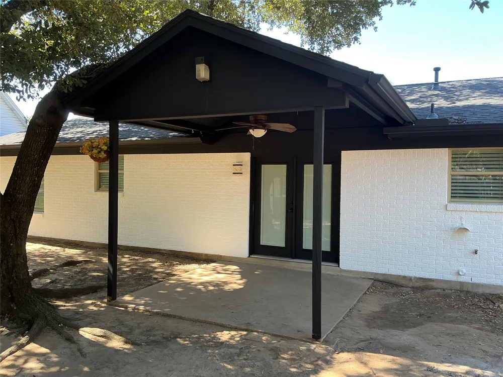 136 Jill Ann Drive Burleson, TX 76028