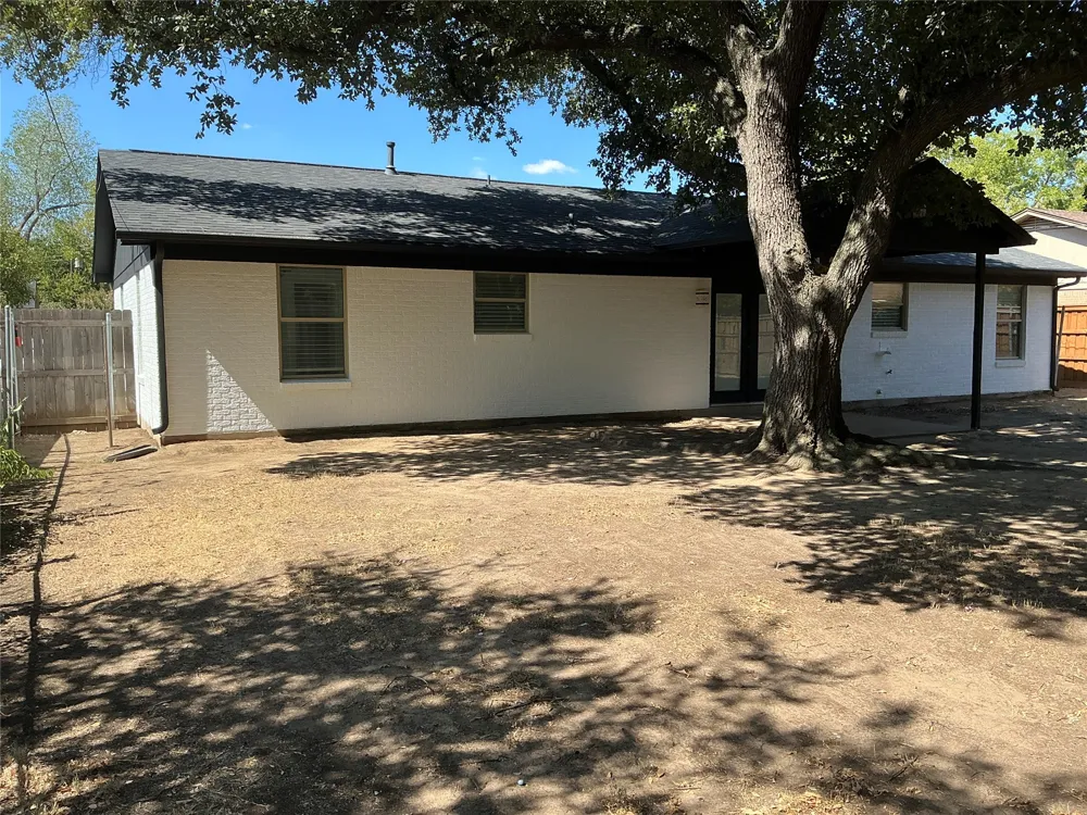 136 Jill Ann Drive Burleson, TX 76028