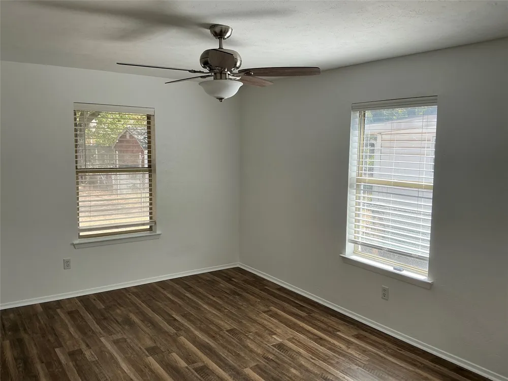 136 Jill Ann Drive Burleson, TX 76028