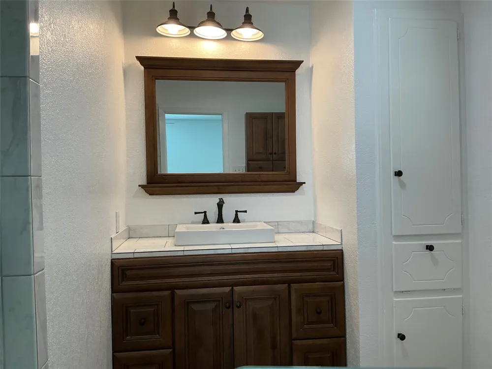136 Jill Ann Drive Burleson, TX 76028