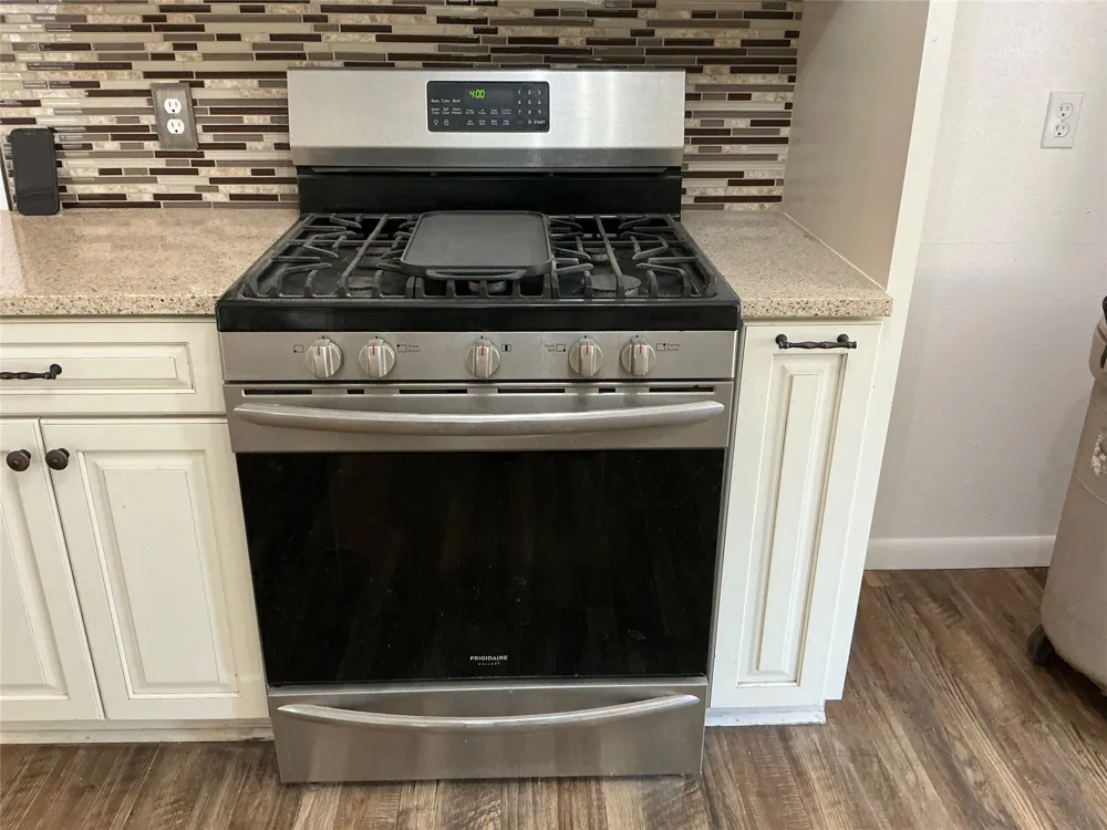 136 Jill Ann Drive Burleson, TX 76028