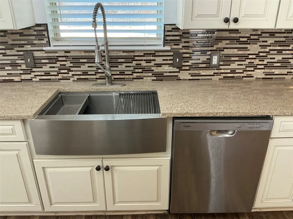 136 Jill Ann Drive Burleson, TX 76028
