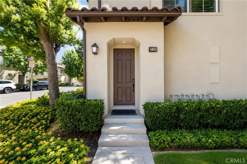 140 Talmadge Irvine, CA 92602