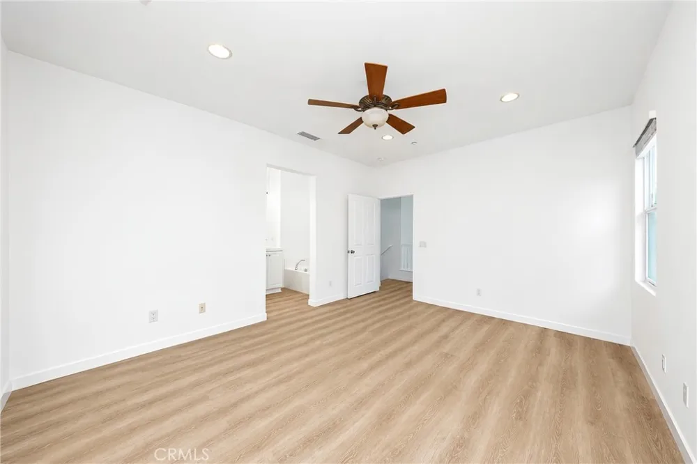 140 Talmadge Irvine, CA 92602