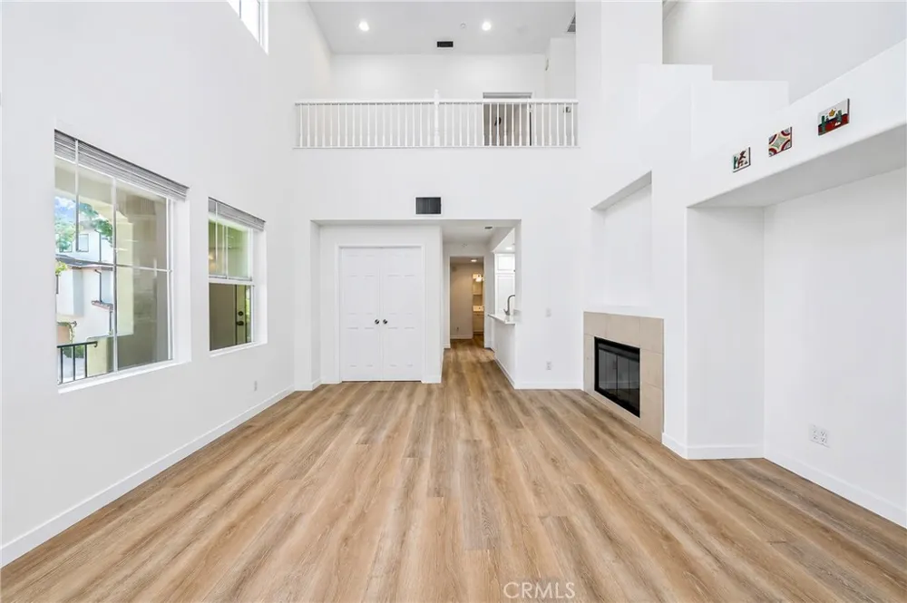 140 Talmadge Irvine, CA 92602