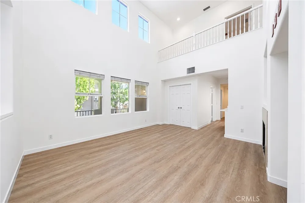 140 Talmadge Irvine, CA 92602
