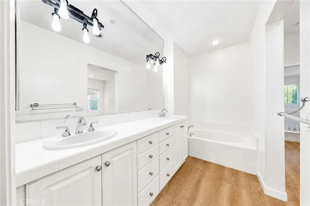 140 Talmadge Irvine, CA 92602